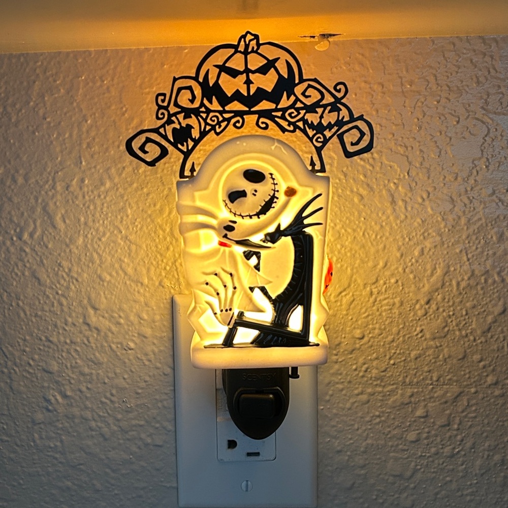 scentsy The Nightmare Before Christmas Warmer